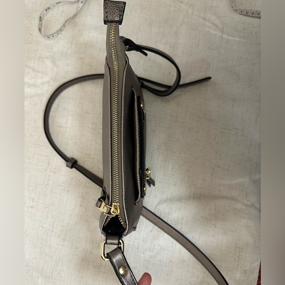 Compact Gray Crossbody Bag with Gold Accents 🤍🤍 - Picture 7 of 12